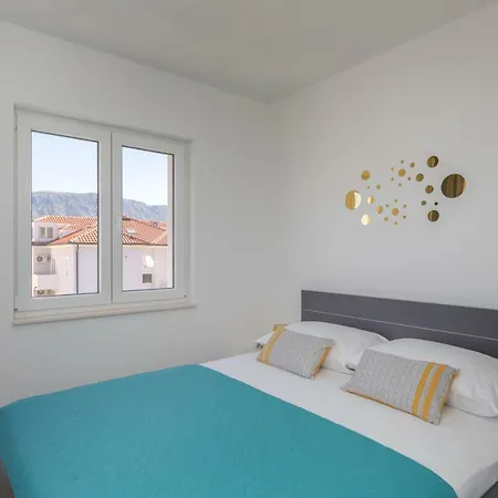 Brand New Nebo Apartment