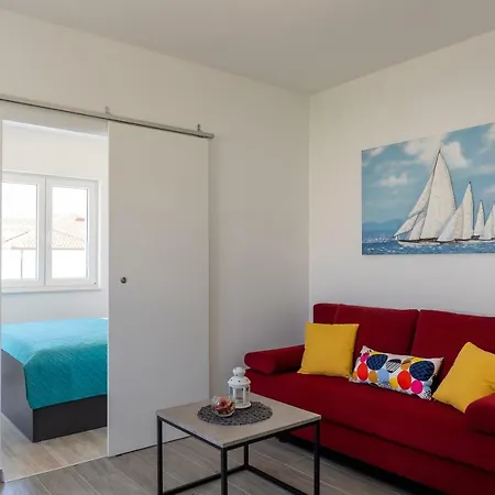 Brand New Nebo Apartment *