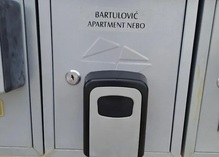 アパート Brand New Nebo