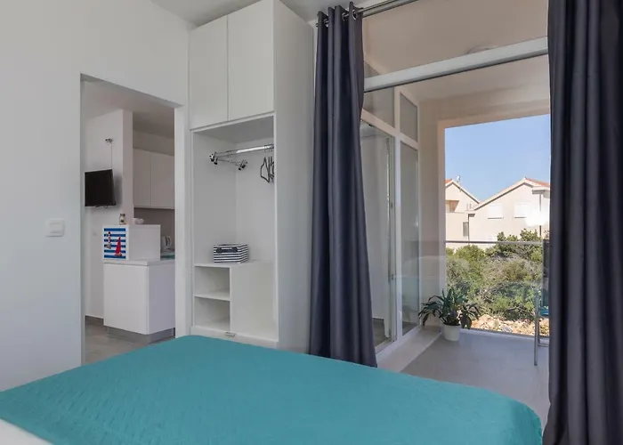 アパート Brand New Nebo