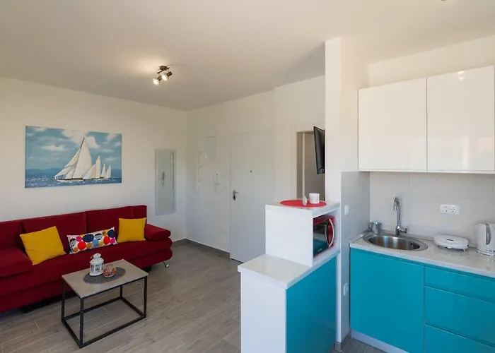 Brand New Nebo アパート