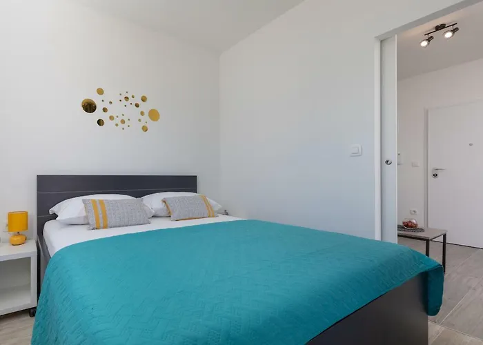 アパート Brand New Nebo